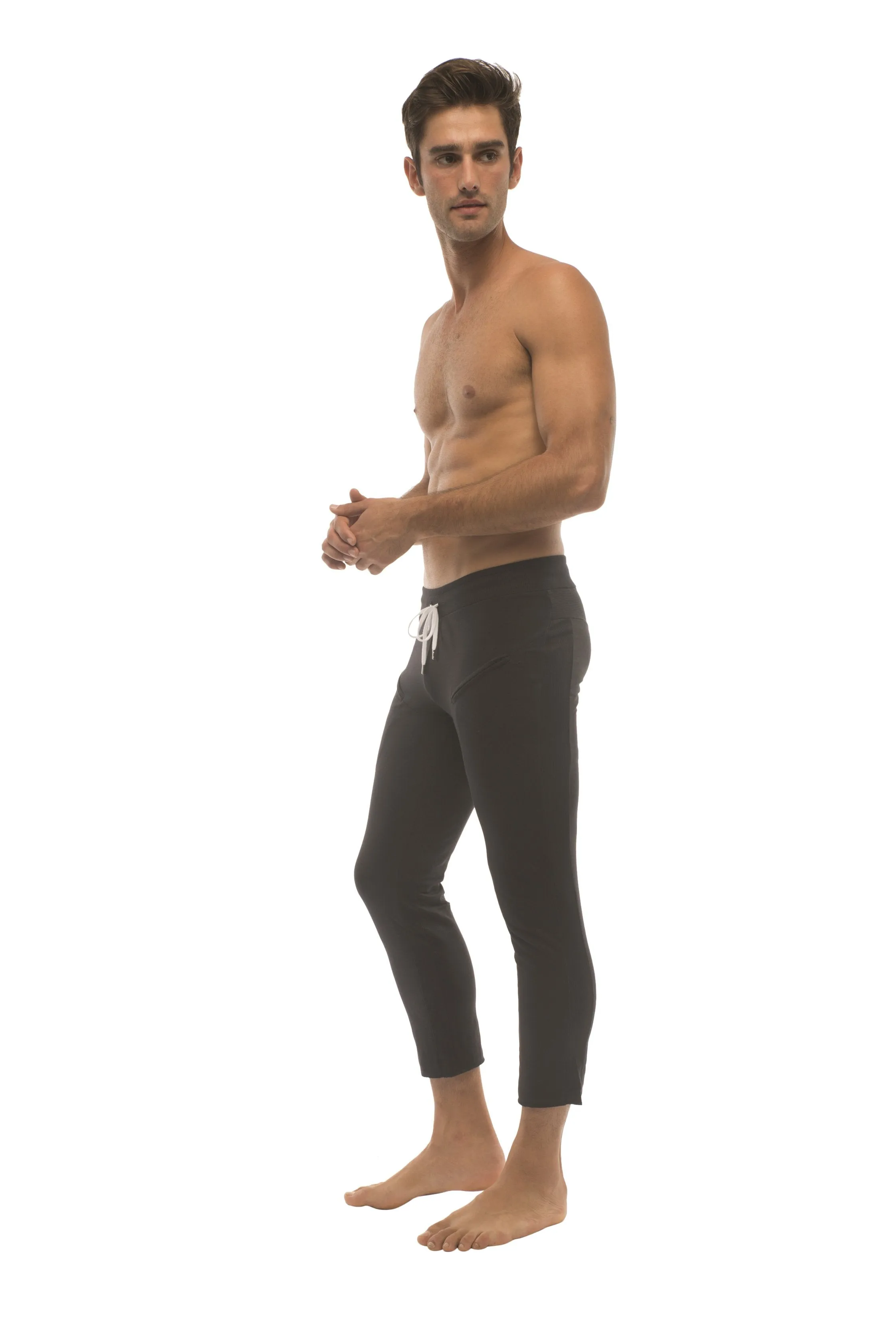 4/5 Zipper Pocket Capri Yoga Pants (Solid Black)