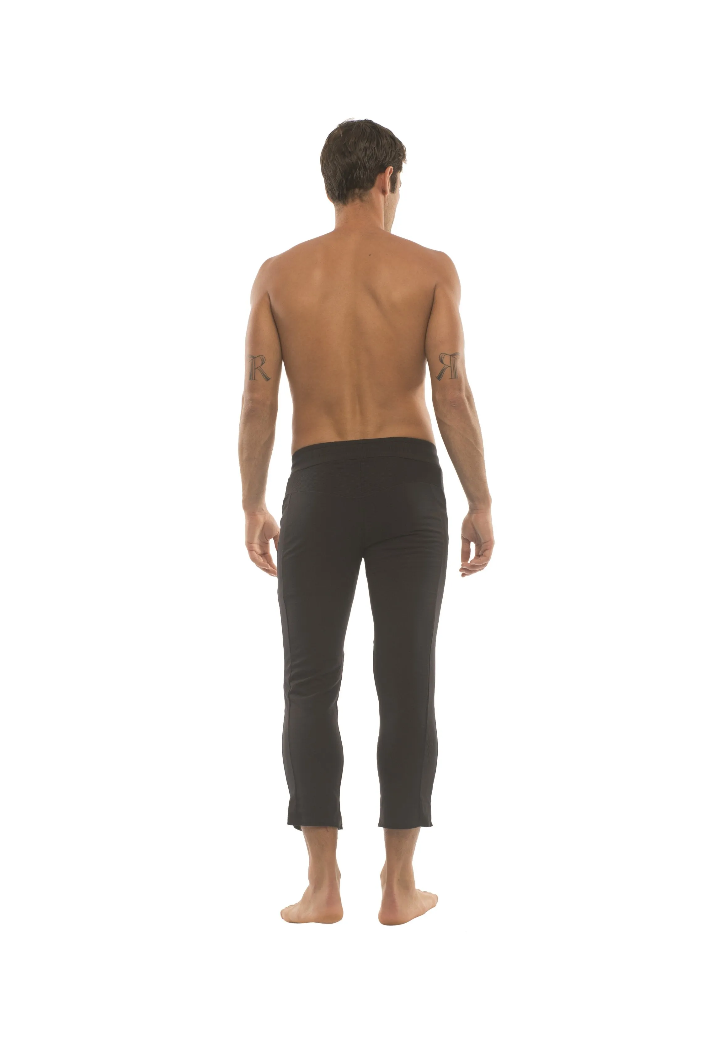 4/5 Zipper Pocket Capri Yoga Pants (Solid Black)