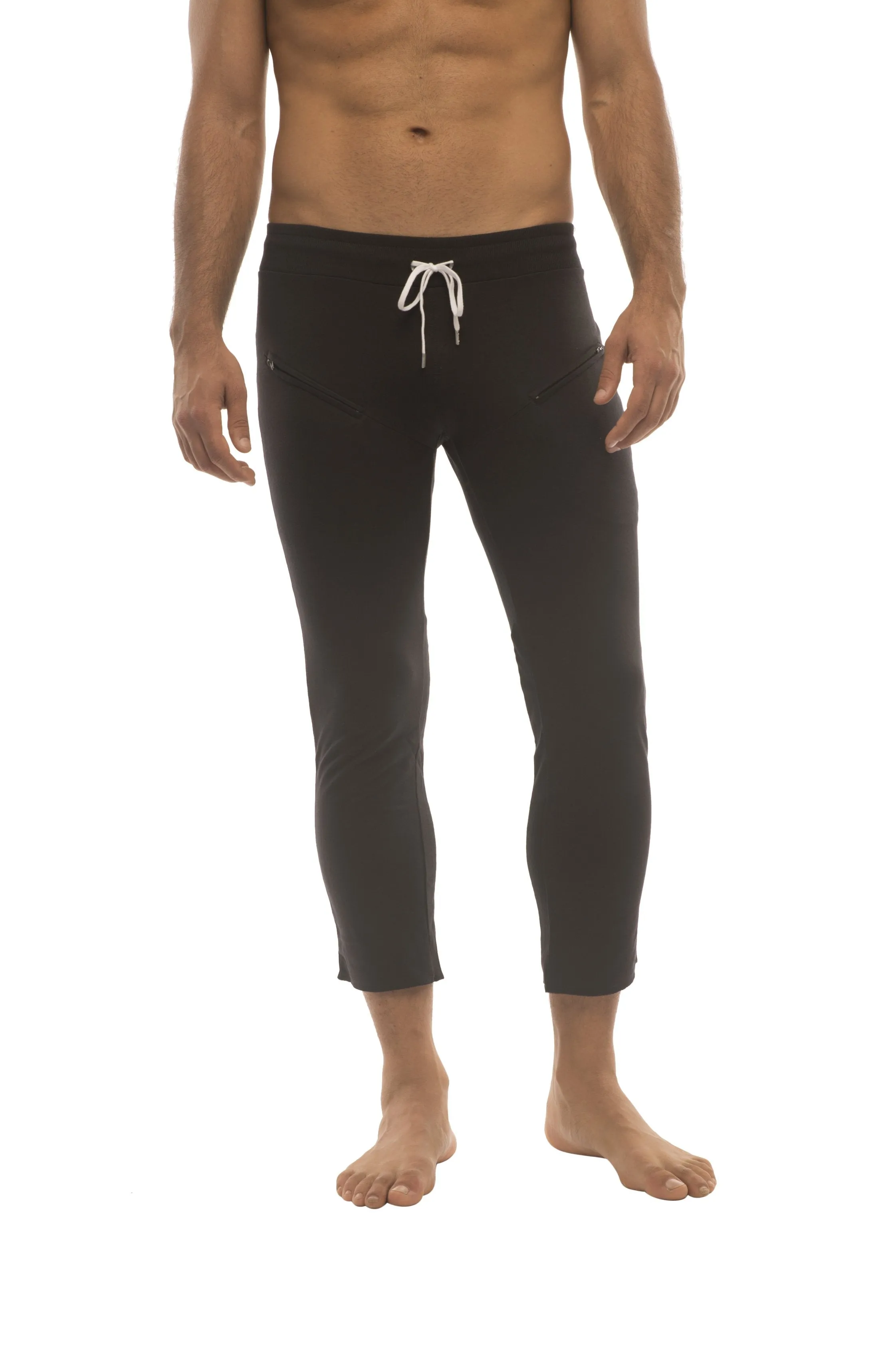 4/5 Zipper Pocket Capri Yoga Pants (Solid Black)