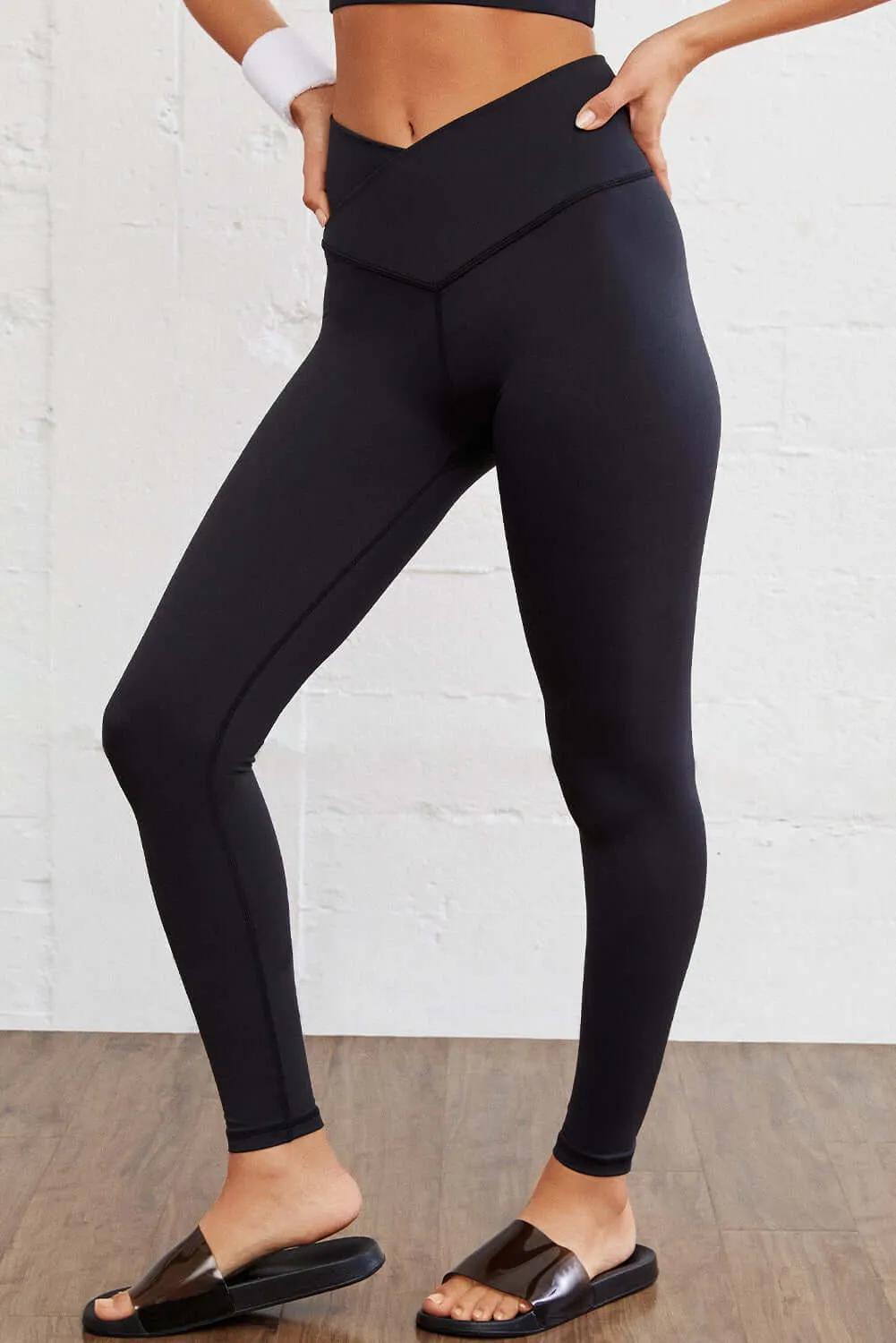 WALK AWAY Leggings by Vivian-Lu